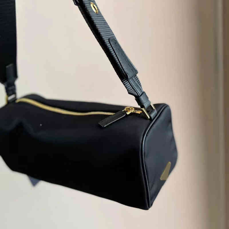 

Vintage Designer Round Shoulder Bags Women Motorcycle Bag Cool Crossbody Square Sports Bags Popular Unisex Bucket Bag 220809 1P40, Black