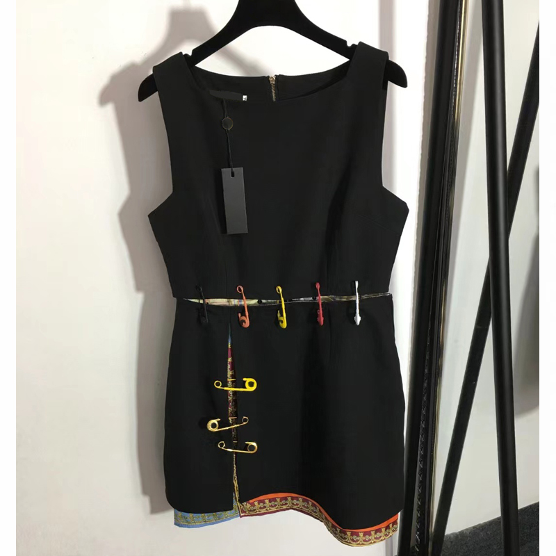 

Designers Tank top dress Fashion Sleeveless dresses Women medus Large pin decoration black Joining together dress Casual Luxurys Clothes