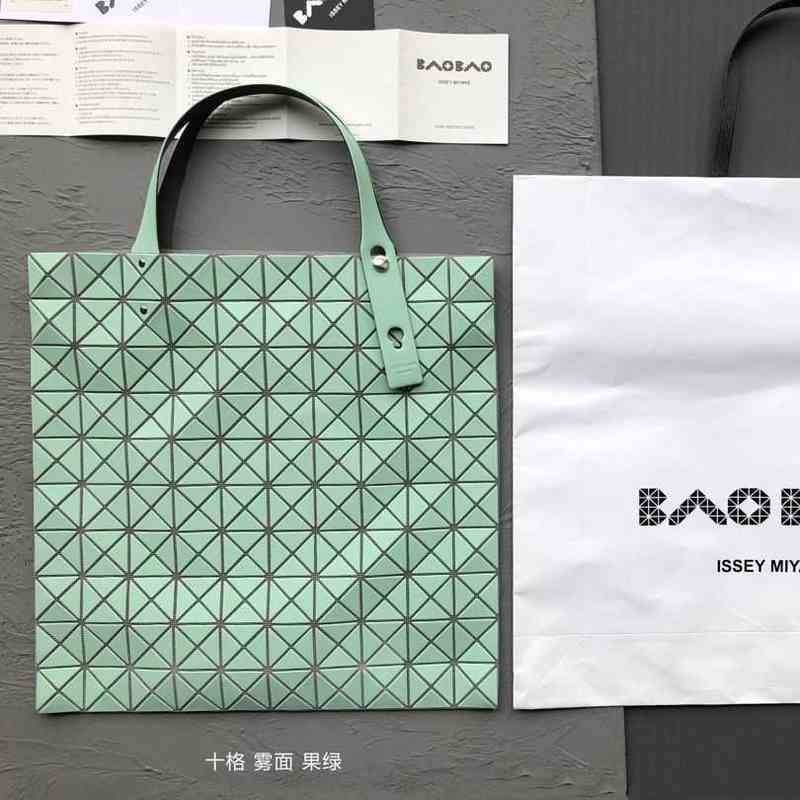 

Designer Bags Miyake Life Totes Baobao 10 grid bag 10 Lingge portable shoulder, Cream white
