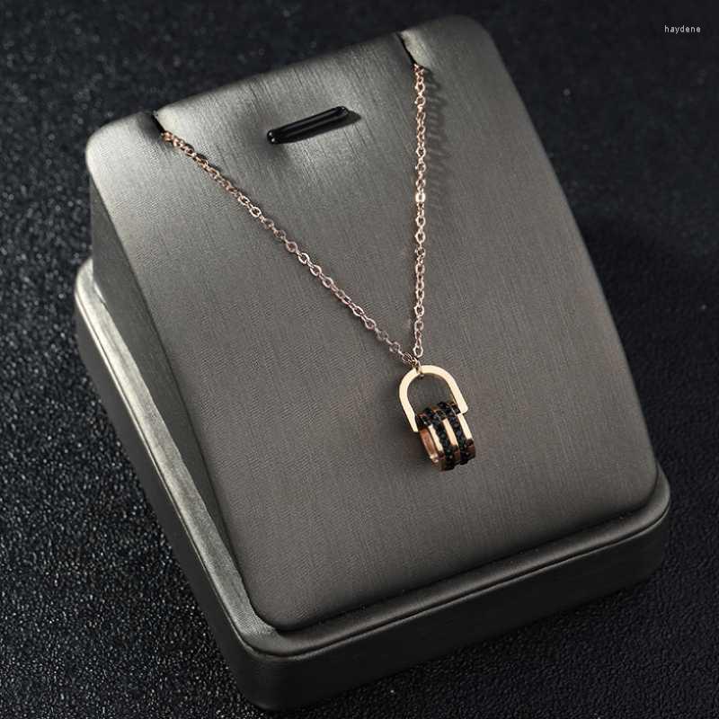 

Pendant Necklaces Stainless Steel Fashion Upscale Jewelry Black Zircon D Roller Shape Charms Chain Choker Pendants For WomenPendant