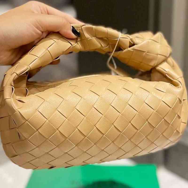 Sac à main Venetas Designer Bottegas Sac Femmes 2022 Cloud Trendy Cloud Sac Woven Pop High-Grade Handbag Net Red Retro Commande avec paiement