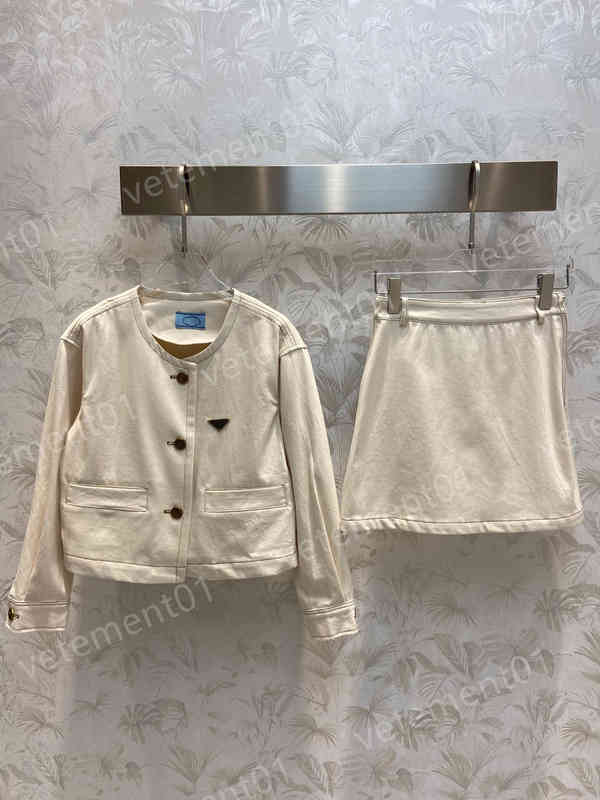 

Womens Two Piece Dress PD Denim Jackets Skirt Bronze Logo Sets Luxury Designer Tracksuits