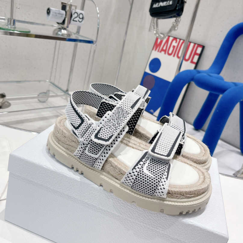 Designer Summer Females Sandales Témères du bas Corche à lambe tissée Coute Courte de pêche Chaussures