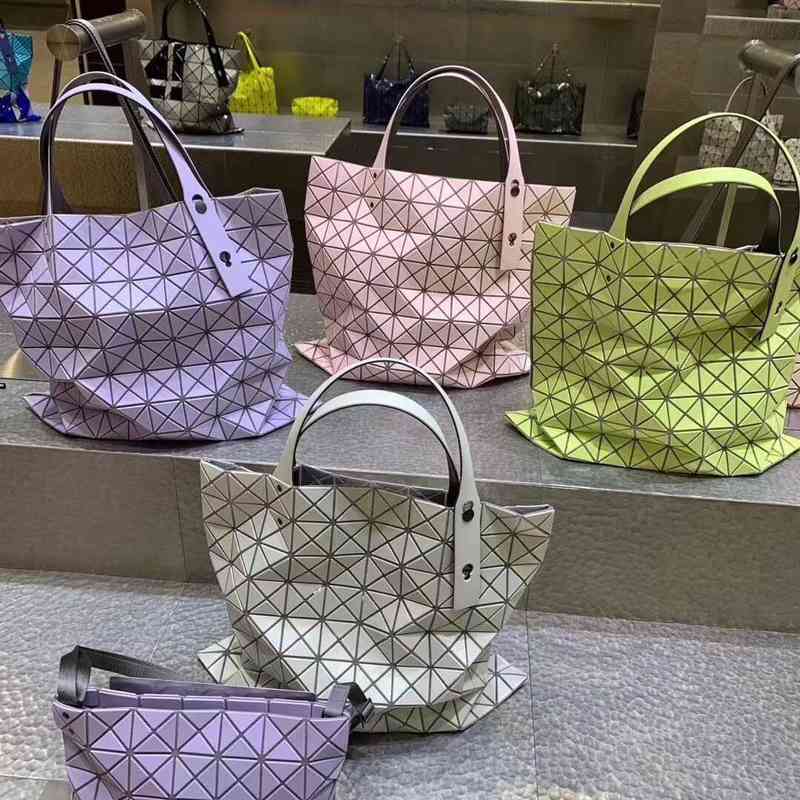 

designer bag Designer Bags Miyake Life Totes 10 grid classic and Korean Ling stitched hollow LFO5 R7TB, Red