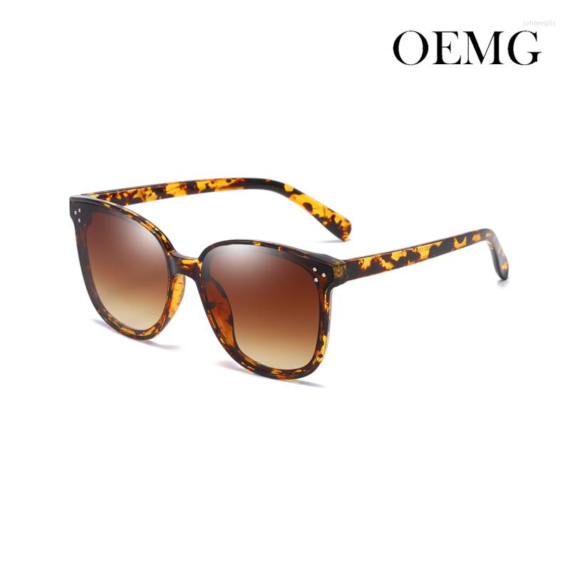 

Sunglasses Fashion Men's And Women's SunglassesSunglasses