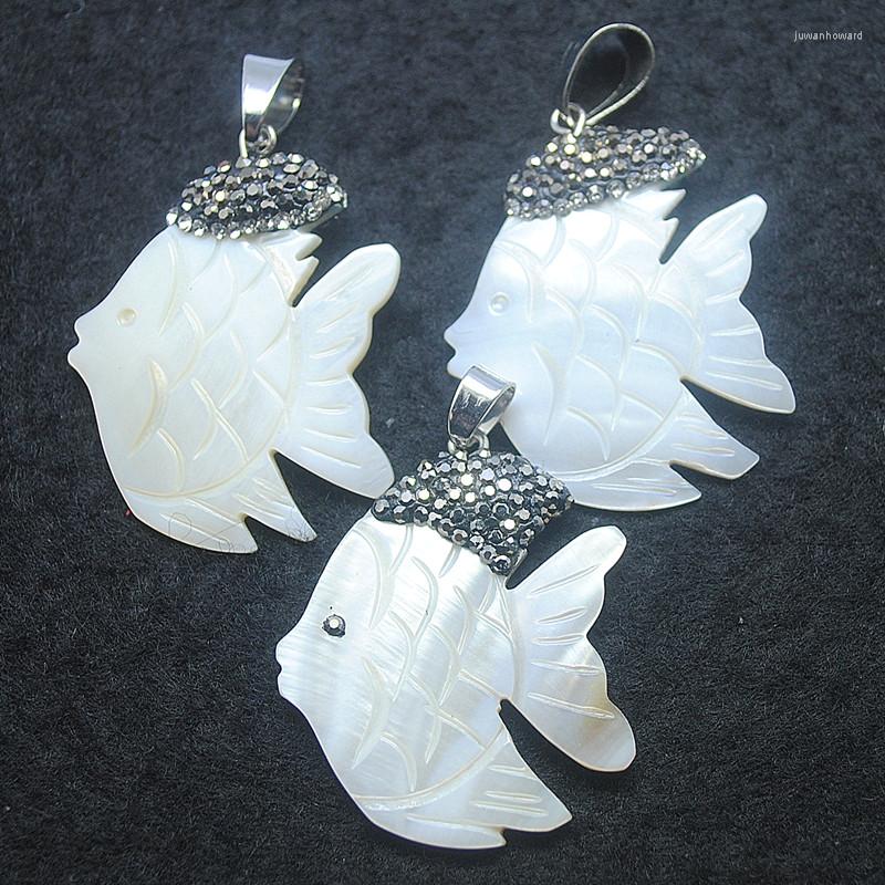 

Pendant Necklaces Nature Shell Pendants Fish Shape Wiht Rhinestone Women Size 30x35mm Making JewelryPendant