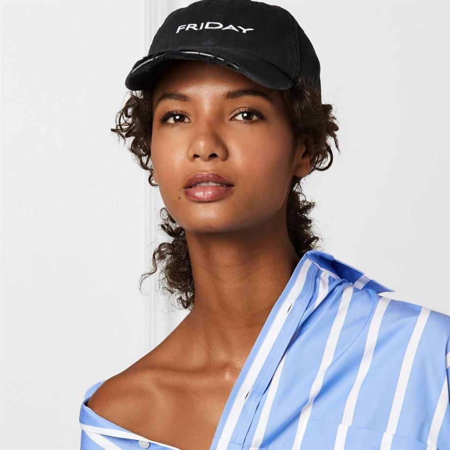 

2021 New Vetements Hole Baseball Cap Fashion Casual Hip Hop Vetements Week Letter FRIDAY Cap FRIDAY Men Women Cotton Hat206g