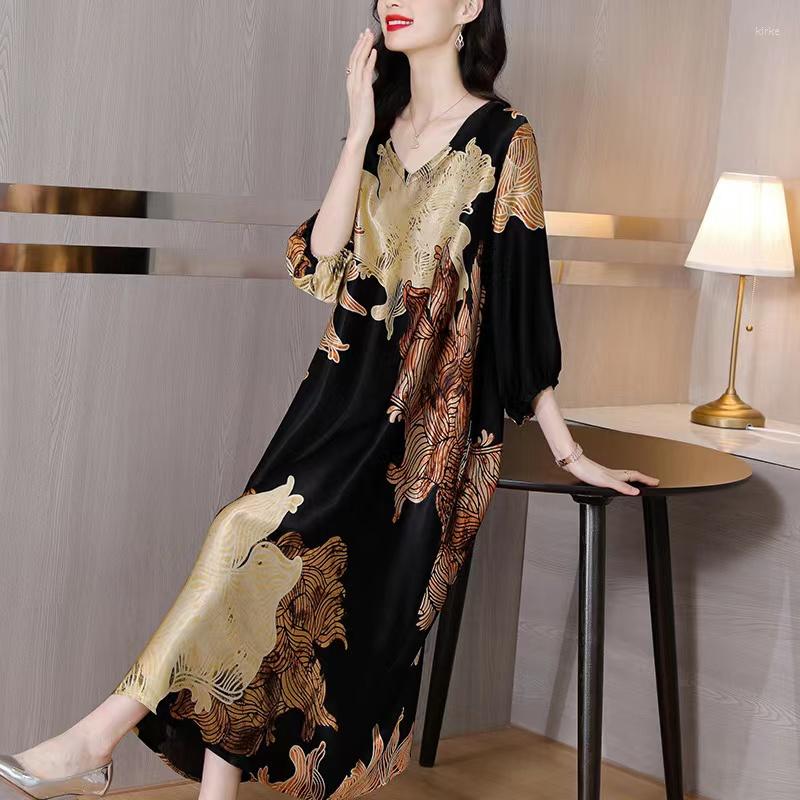 

Casual Dresses Satin Print Dress Women's 2022 Summer V-neck Three-quarter Sleeve Drape Mid-length Loose Rich And Elegant DressCasual, Picture color 1