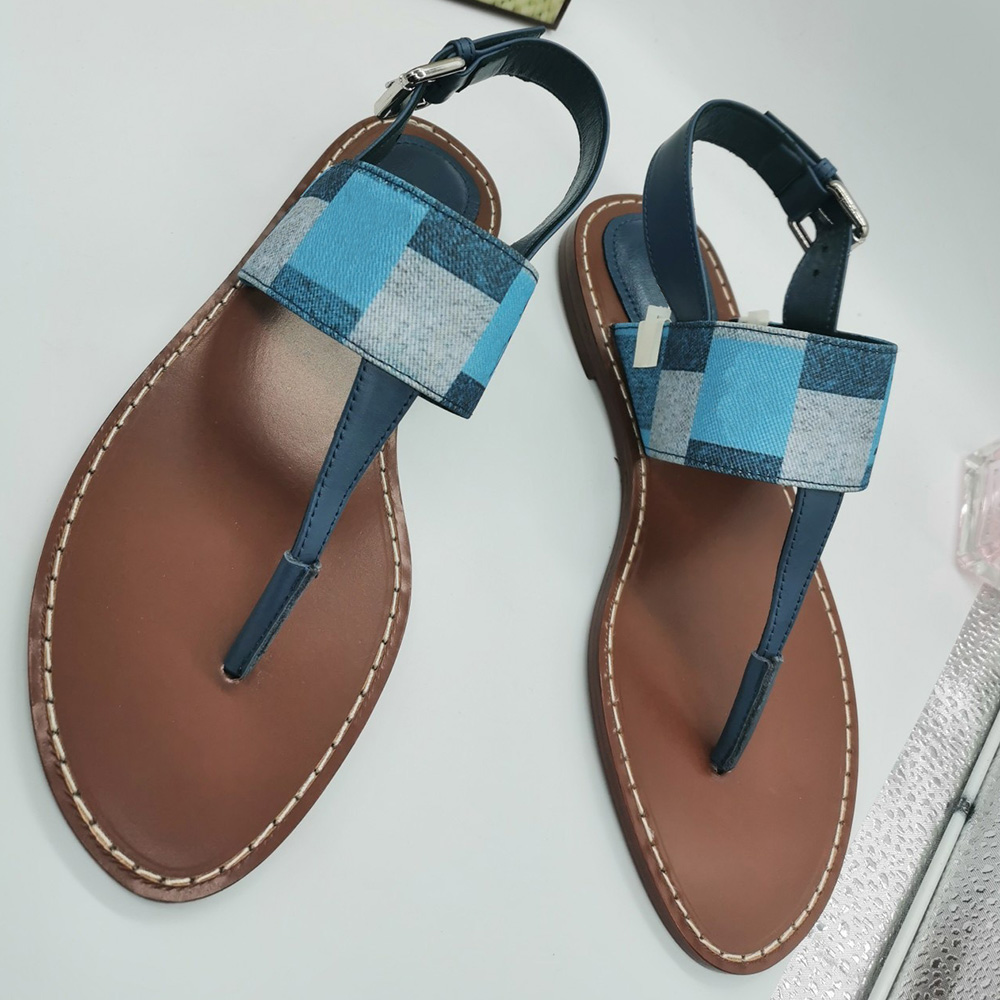 

Popular flat flip on sandals super temperament presbyopia embellished upper casual classic daily all match beach fashion followers well known brand sandals, Shipping supplement