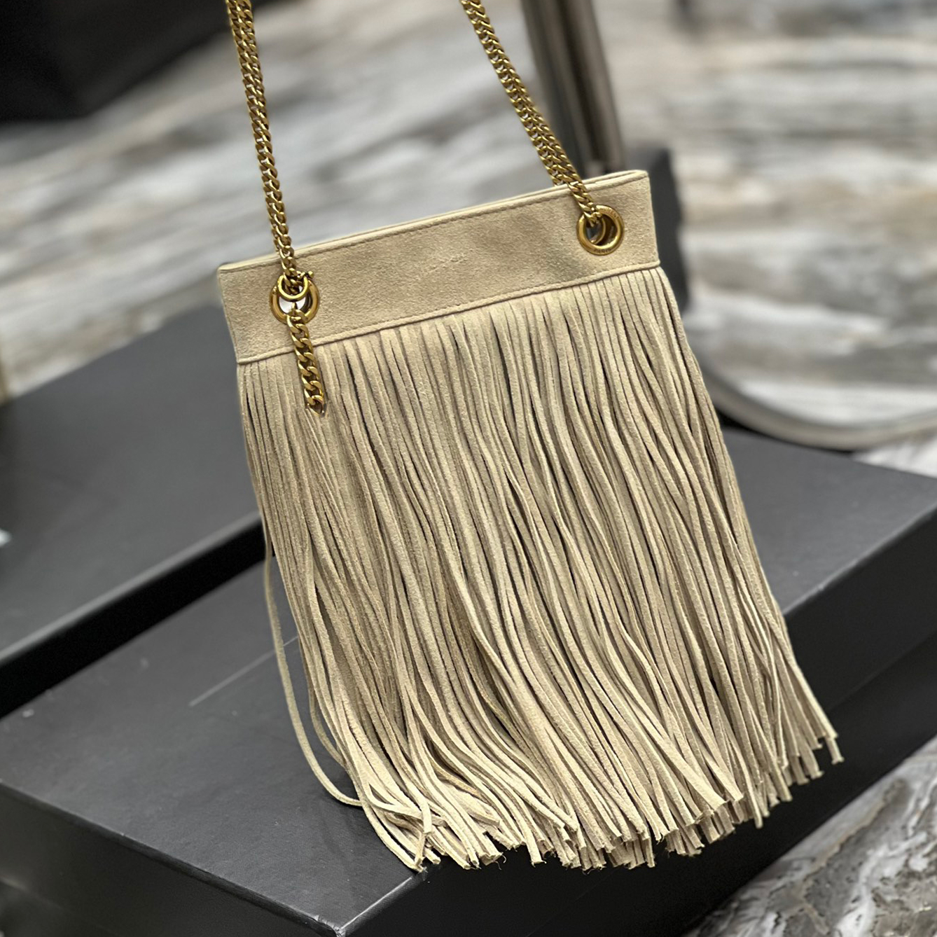 

Luxury Chain Grace Small Bag in Leather and Suede Metal Hardware Magnetic Closure Crossbody Shoulder Bag Embellshed Meta Tassel Purse