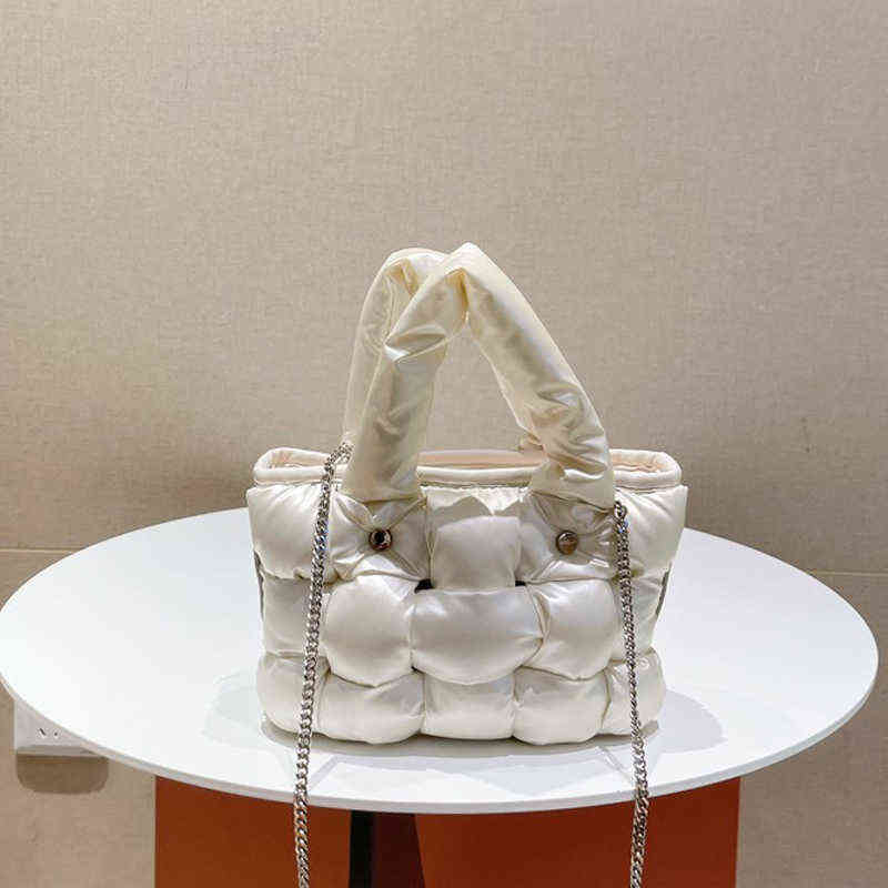 

Shopping Bags Fashion Woven Padded Women Handbags Designer Chains Small Tote Bag Luxury Space Cotton Shoulder Crossbody Trend Winter Sac 220826, Black