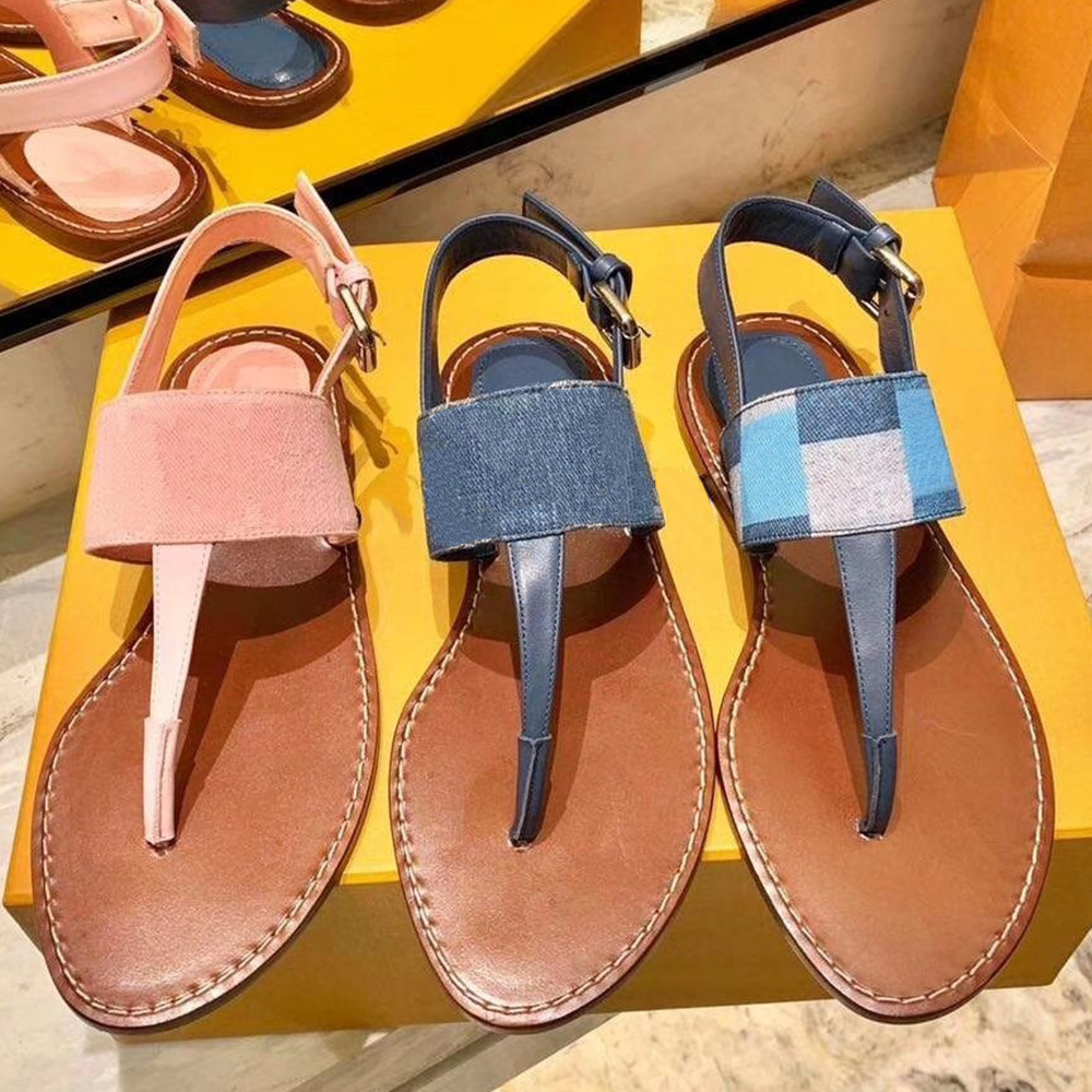 

New flat flip on sandal super temperament presbyopia embellished upper casual classic fashion popular daily all match beach followers famous designer sandals