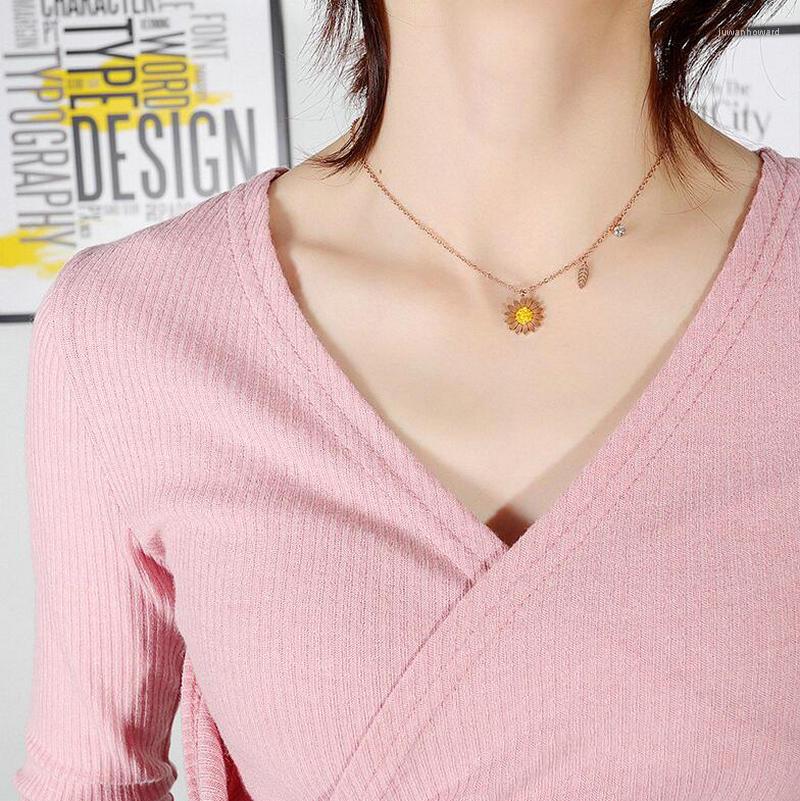 

Pendant Necklaces Women's Stainless Steel Ins Temperament Small Daisy Flower Net Red Niche Clavicle Chain PendantPendant