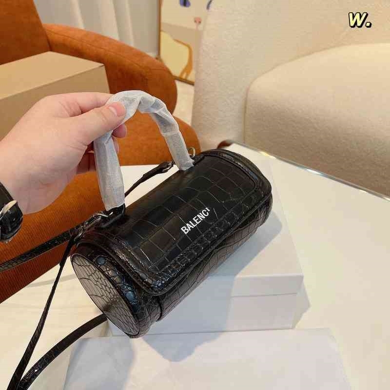 

Explosive Handbags Balencigas Fashion Bags Trend Crocodile Pattern Barrel Letter Home Embossed Messenger Portable Cylinder Leisure Dinner, White