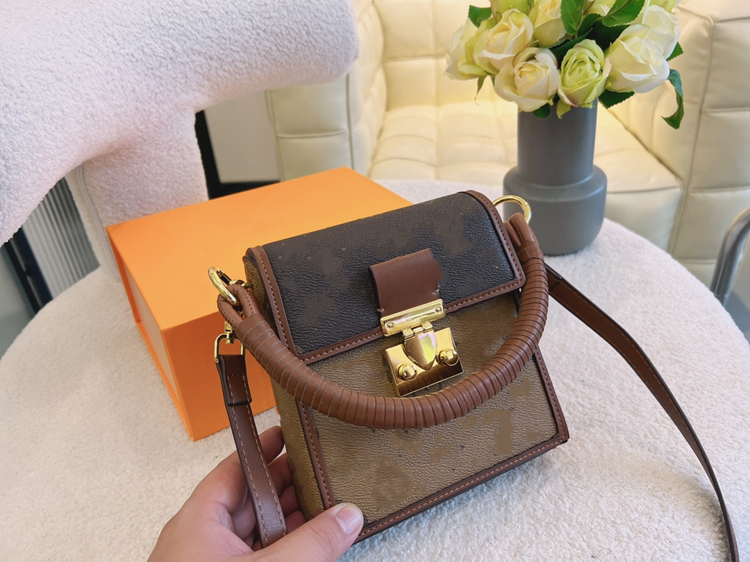 

Designer Vintage Brown Flower Double G Shoulder Bag Women Luxury Designers Mini Box totes Crossbody Brown Handle Bags In the City Soft Trunk, You can look more picture