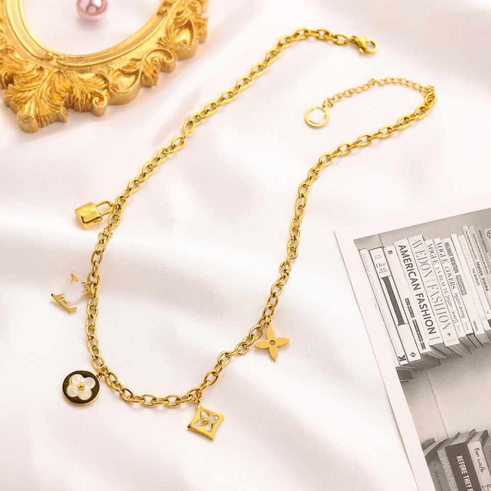 

Never Fading Gold Plated Brand Designer Letter Pendants Necklaces Luxury Stainless Steel Flower Choker Pendant Necklace Beads Chain Jewelry Accessories