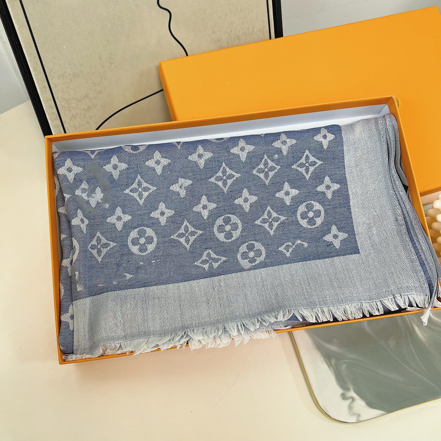 

2022 new scarf milk tea gradient color large letter scarf for women fashion European and American double-sided cashmere tassel shawls