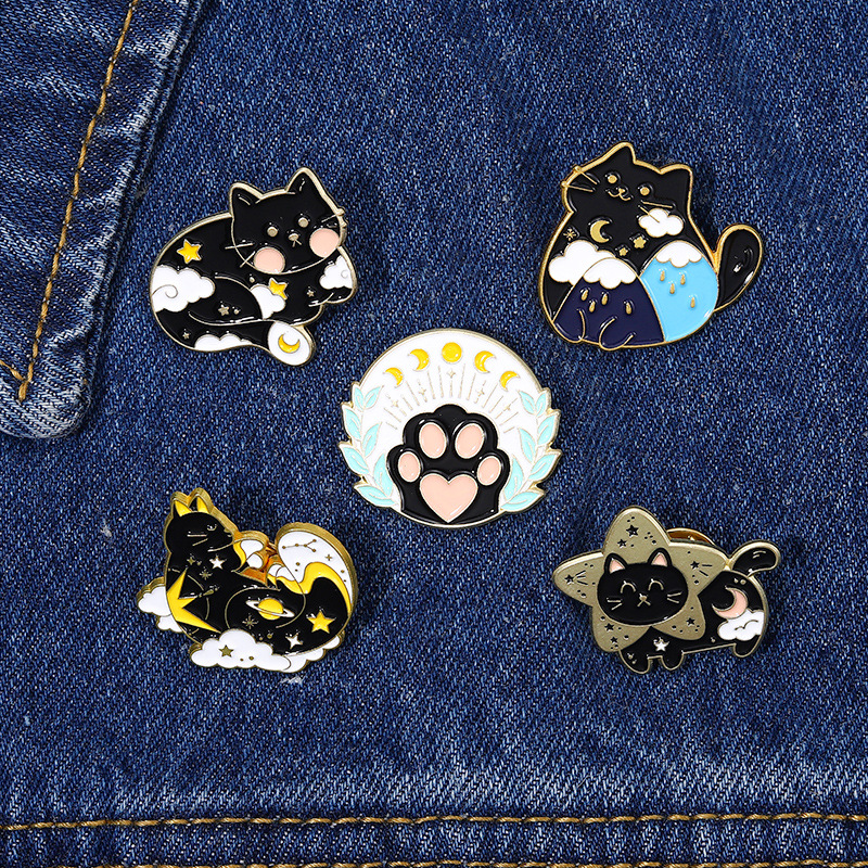 

Cloud Star Moon Black Cat Brooch Pin Cartoon Paw Alloy Animal Collar Lapel Pins Sweater Clothes Corsage Badge Unisex European Jewelry Accessories