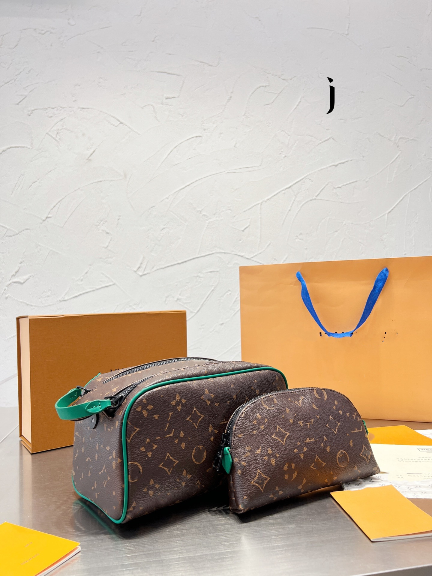 

DOPP KIT men's cases handbag Toilet Pouch wash bag Pochettes luxury designer Vintage lady beauty double zipper large capacity cosmetic storage Clutch bags M46253, You can look more picture