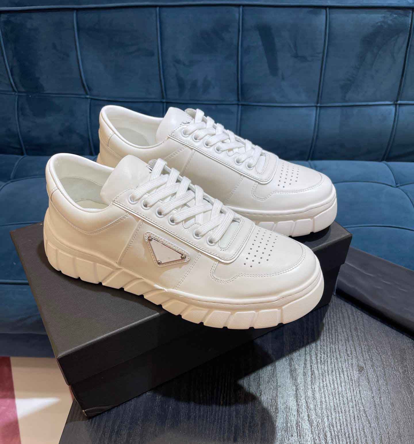 

Perfect Triangle Sneakers Shoes White Black Sporty Leather Enameled-metal Men Rubber Soles Luxury Footwear Comfort Walking EU38-46 BOX