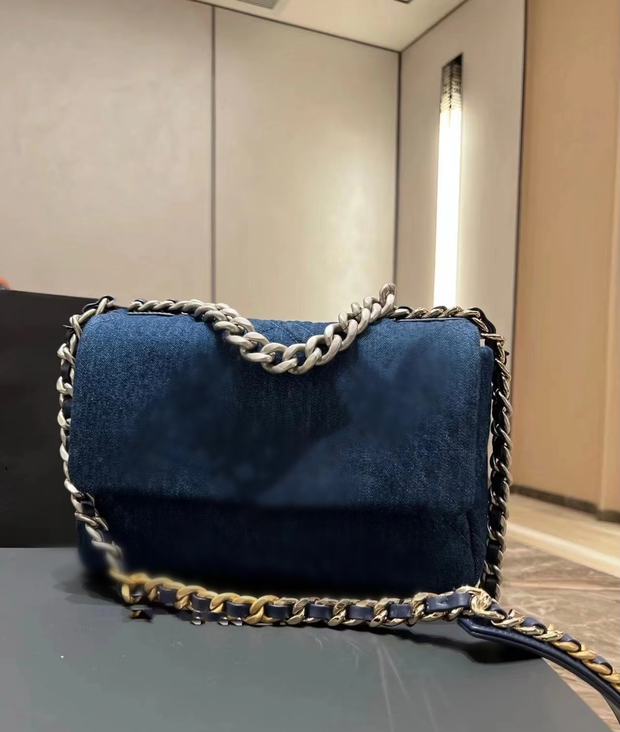 

2022 new denim bag fragrance fashion hand-held messenger bag Lingge chain, Blue