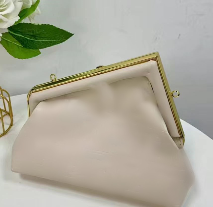 

2022 autumn and winter new women's bag hand chain bag leisure handbag motorcycle fashion, Black