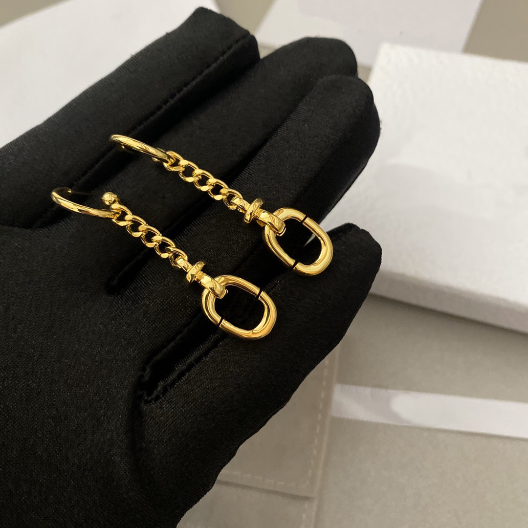 

New Fashion Stud charm Earrings Women Simple Earrings for Women High Quality Ladies Party Wedding Fashion Jewelry