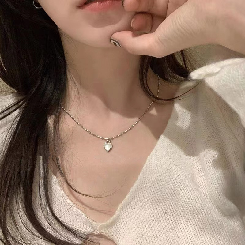 

New Trend Creative Pendant Necklaces Love Light Luxury All-match Small Peach Heart Collarbone Chain Necklace Ladies Party Jewelry Gift