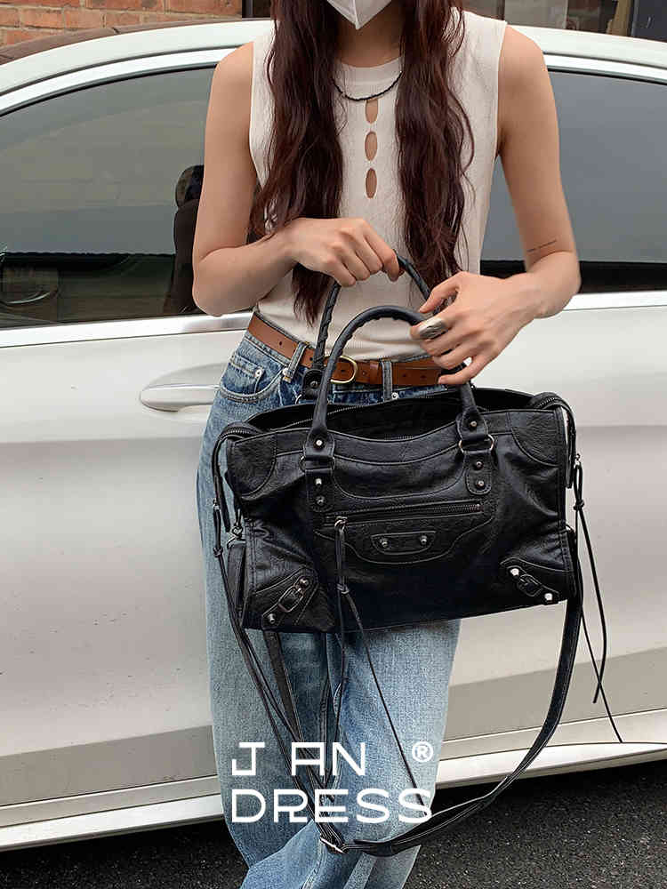 

Bag 2022 Designer Bags Motorcycle Bags Crossbody Retro Large Capacity Lady Tote Underarm Bag Fashion Leather Messenger Handbag Locomotive Handbags Sfn7, Black - [black] book the second batch