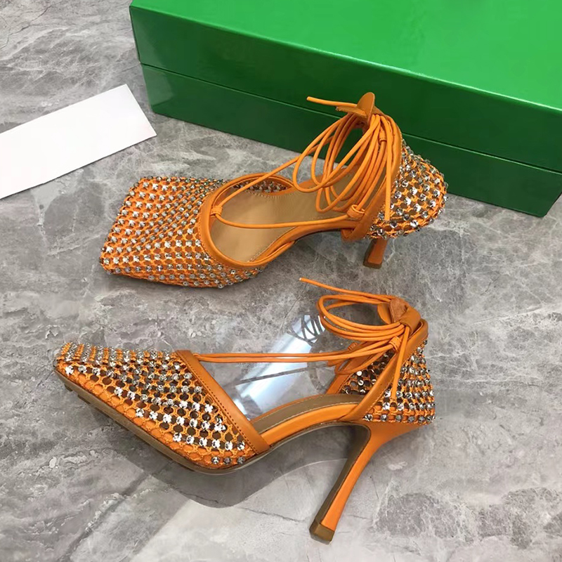 Top Crystal décoratif Sandales à talons hauts de luxe Sexy Hollow Out Banquet de mariage Chaussures de fête 9,5 cm en cuir en cuir