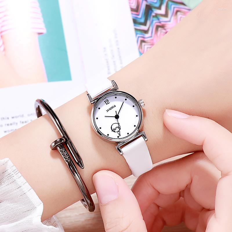 

Wristwatches Simple Round Quartz Retro Cute Dial Casual Wrist Watches Leather Strap Fashionable Clock For Waterproof Wristwatch Women, White