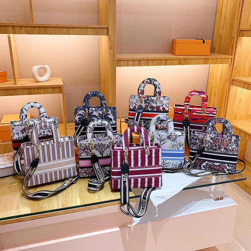 

Designer Bags Lady 2022 New Korean Version Ins Fashion Princs Dai Single Shoulder Msenger evening clutches luxury handbags, Creamy-white