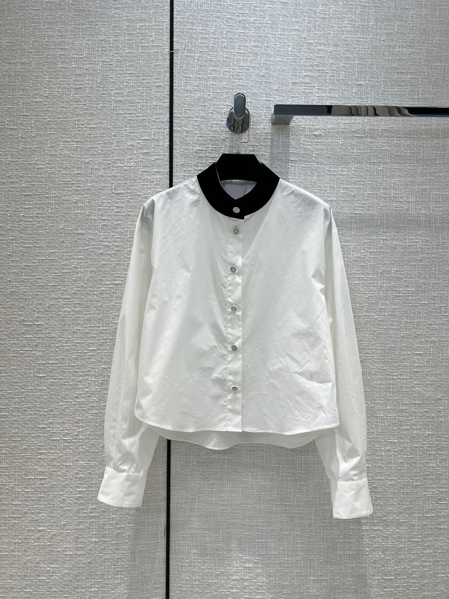 

2022 Women's Blouses fashion cotton v neck long sleeve button tops, White