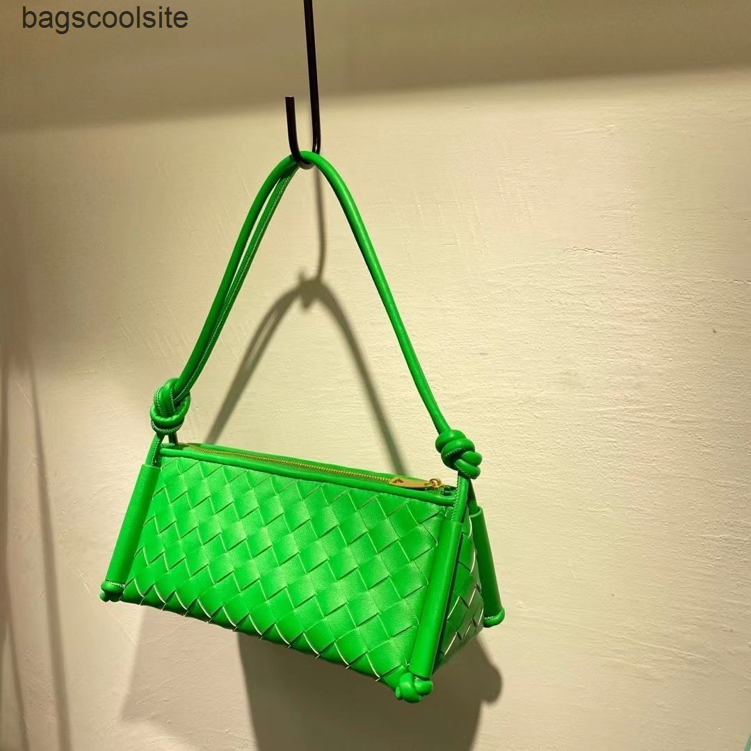 

Bag Underarm Shoulder Stock Cow Designer Handbags Bags Material Bottegas Leather Triangle Fashion Venetas Woven 9w82, White