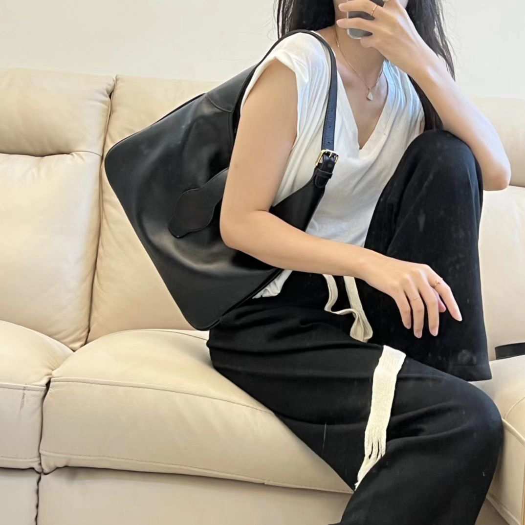 

2022 autumn and winter medium tote designer hardware handbag zipper closure shoulder casual shopping bag high quality luxury purse, I need see other product