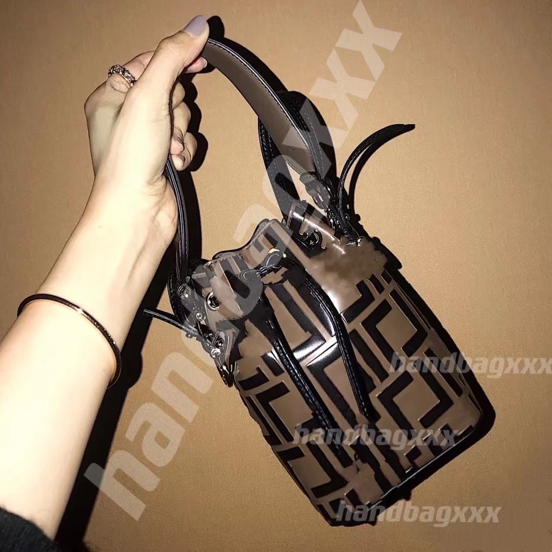 

EGO - Texas Shoulder Bag in Black Faux Leather Fashionable and elegant temperament, No bag