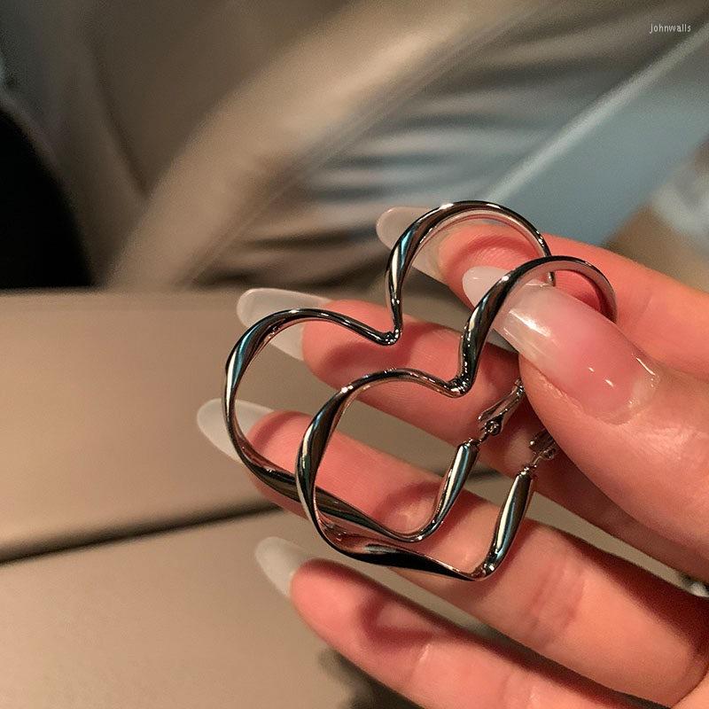 

Hoop Earrings Silver Needle Twist Love Metal Cold Wind Temperament Simple Fashion