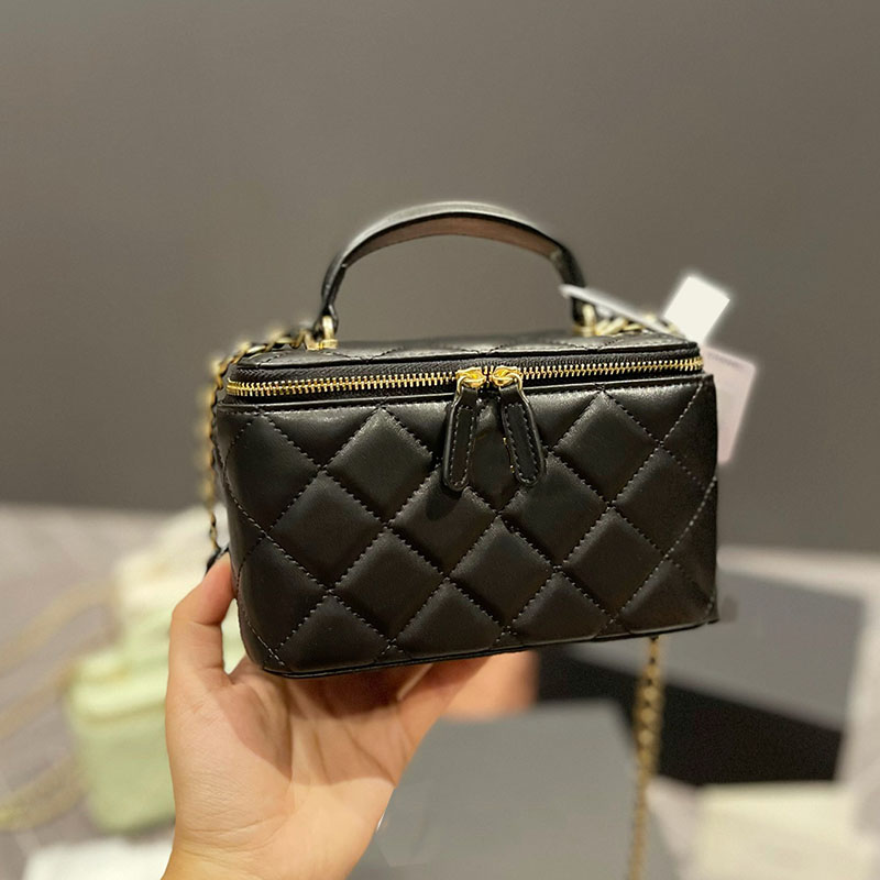 

Italy Womens 18CM Classic Quilted Vanity Box Bags With Top Co Handle Totes Gold Metal Hardware Matelasse Chain Crossbody Shoulder Card Holder Cosmetic Case