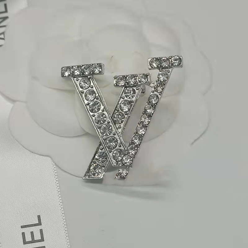

Wholesale Brand Designer Letters Pins Brooch Fashion Famous Double Letter Tassel Pearl Luxury Couples Individuality Rhinestone Suit Pin Jewelry Accessories