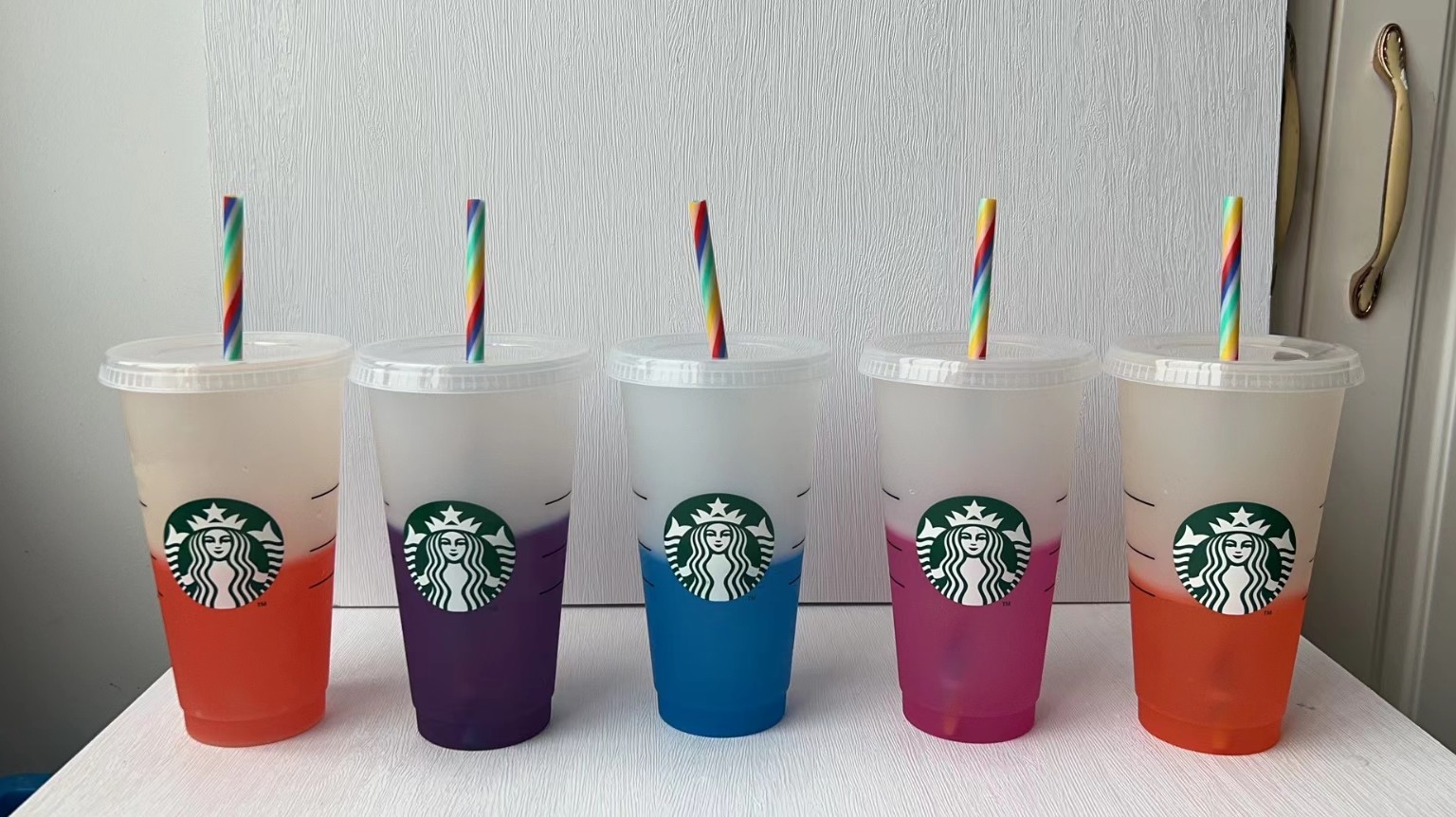 

Starbucks 24oz/710ml Plastic Mugs Tumbler Gift Lid Reusable Clear Drinking Flat Bottom Straw Color Changing Flash Black Cup, Cup + straw + lid