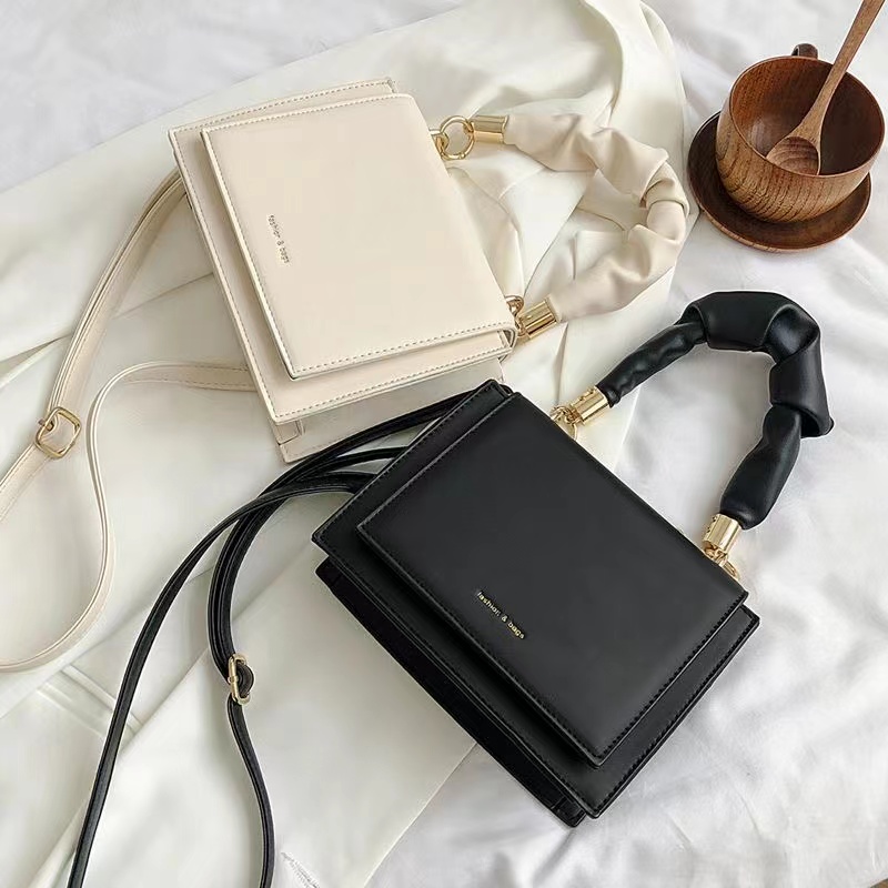 

Senior sense of retro fashion women's bag 2022 trend Internet redsmall square bag, Black