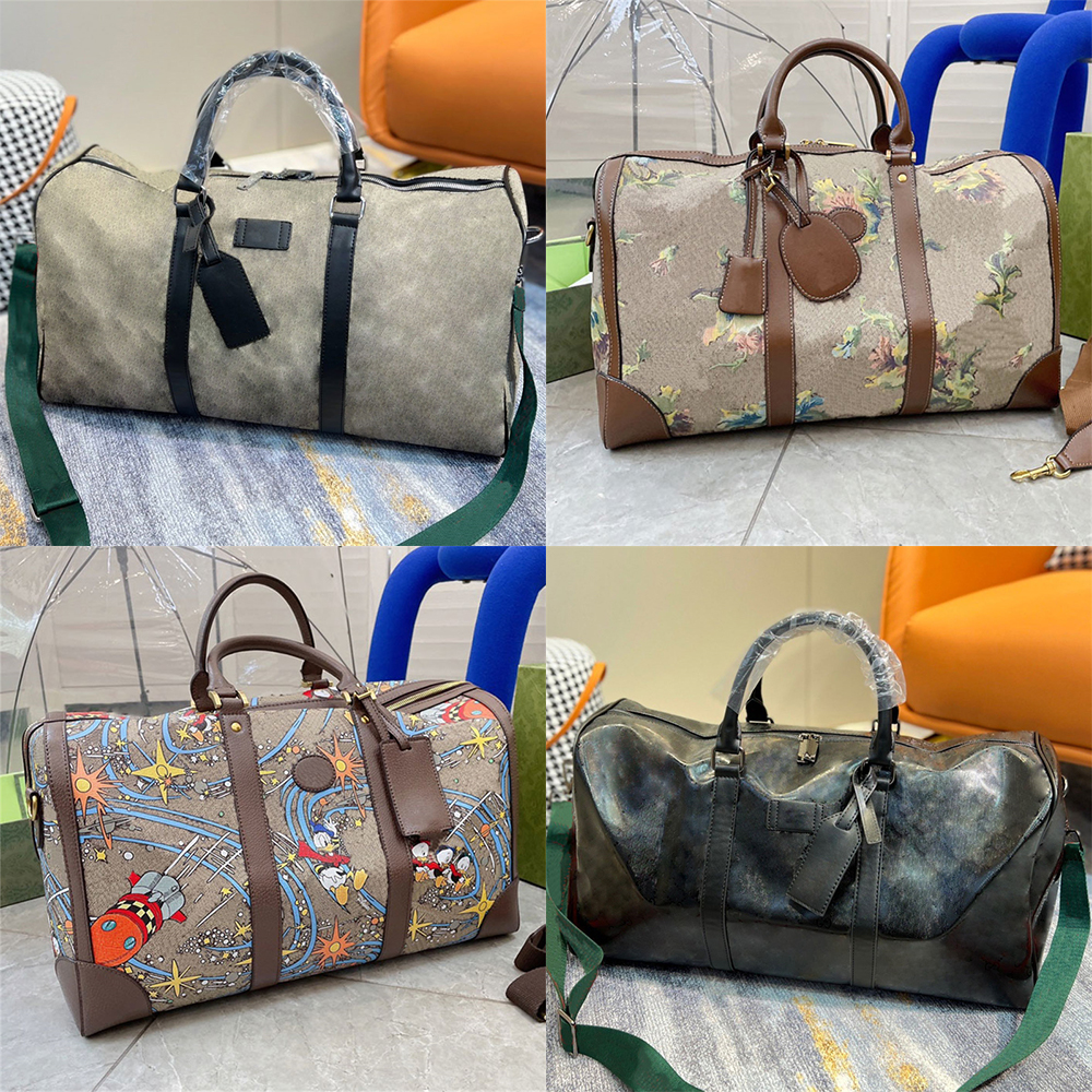 

Classic Medium Canvas Tote Duffle Bag Designer Leather Interlocking G Patch Green And Red Web Strap Duffles Hardware Travel Bag Women Men Zipper Closure Dufflebags