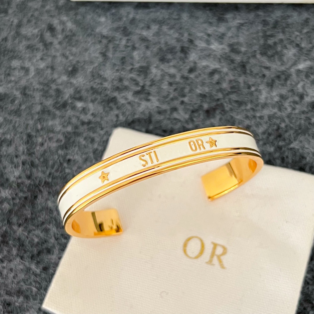 

Personalized Custom Name Luxurys designers Bracelet Cuff Gold Stainless Steel Engraved Nameplate Bracelets for Women Family Statement Jewelry good nice