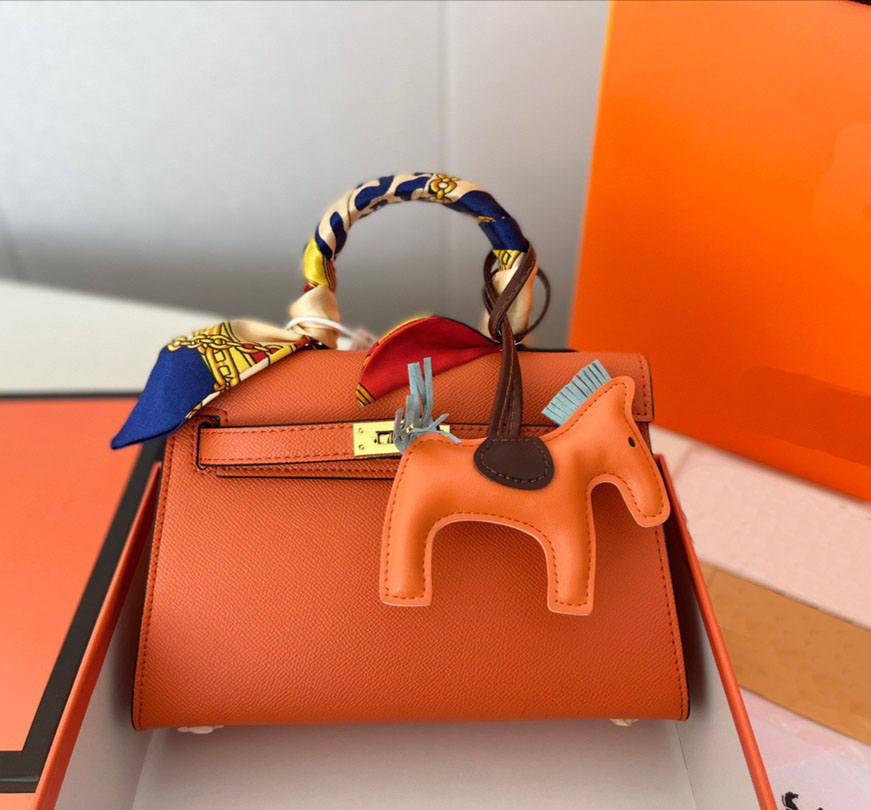 Sac à bandouliers simples pour femmes sac de créateurs de la mode Match Match Scarf Scarf à trois pièces Sac à main de grande capacité de haute q