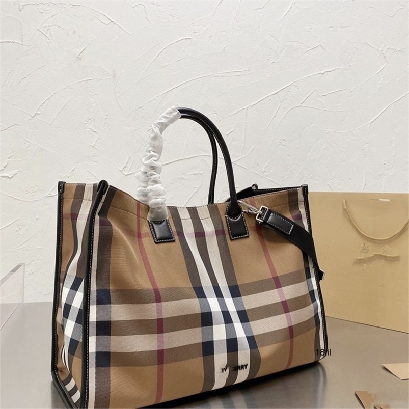 

Designer Burbrerys Women Handbags Bags 2022 Plaid shopping British style large capacity portable cross womens Europe America, Sky blue