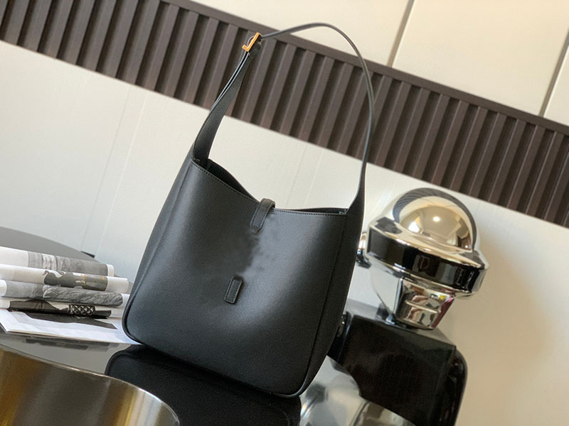 

Explosions luxury underarm bag European and American fashion leather handbag designer star with the same paragraph, Black