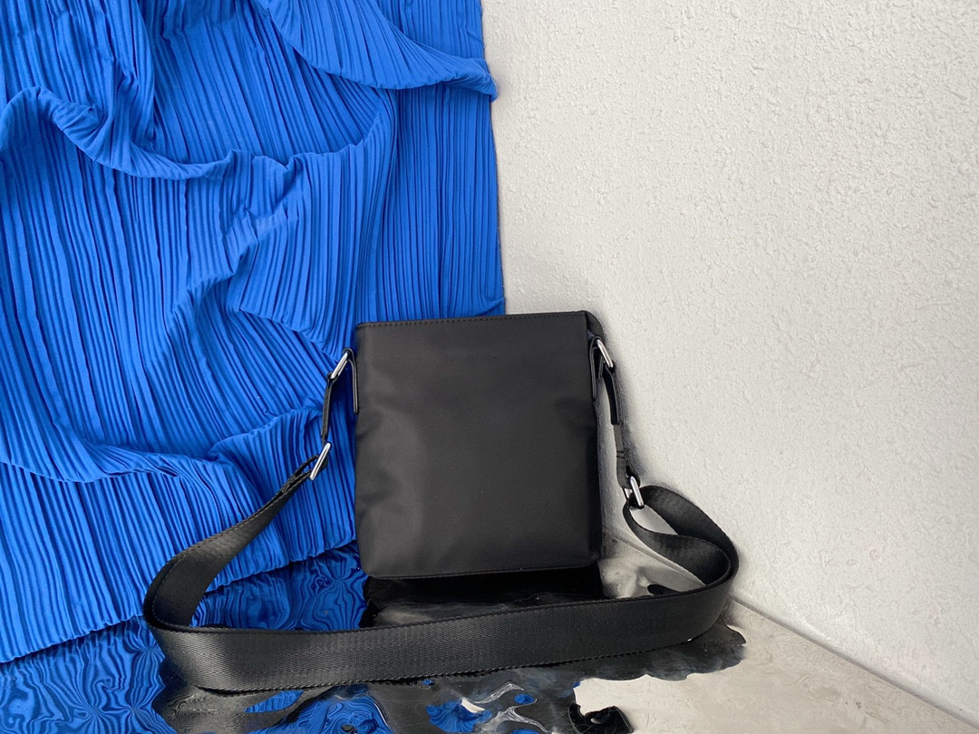 

Fashion men's nylon bag Designer's crossbody bag Luxury canvas messenger prad zipper shoulderBag Lightweight convenient handbag Black Envelope package