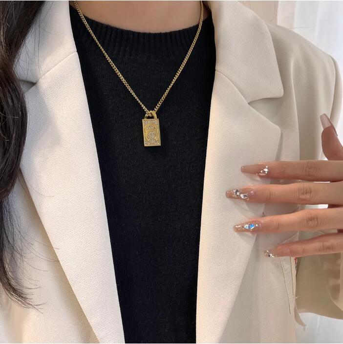 

Premium Luxury Diamond Necklace 18k Gold-plated Pendant Necklace for Girls Exclusive Exquisite Long Chain Popular Lovers Accessories Gift X291