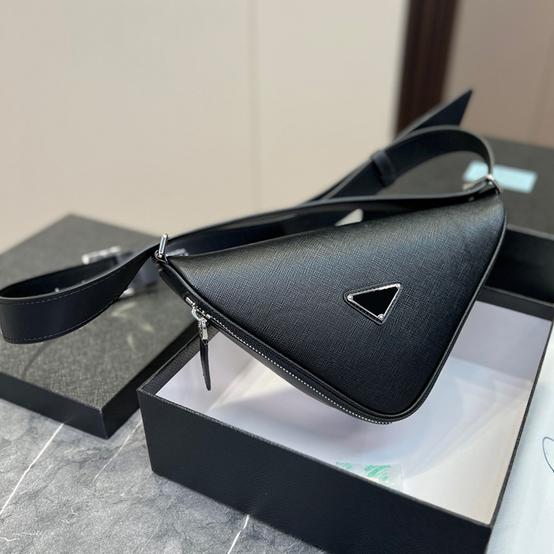 

Designer Women PP Saffiano Lux Triangle Shoulder Bag Luxurys Designers Bags Italy Milano Brand P Small Leather Handbags Lady Adjustable Crossbody Strap Handbag, Red