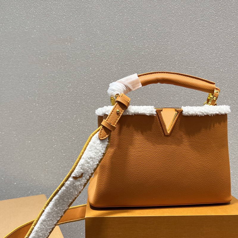 

Winter Women Handbag Designer Shoulder Bags Capucines BB Luxurys Designers Fuzzy Handbags Crossbody Wallet Clutch Womens Backpack 12014, Black